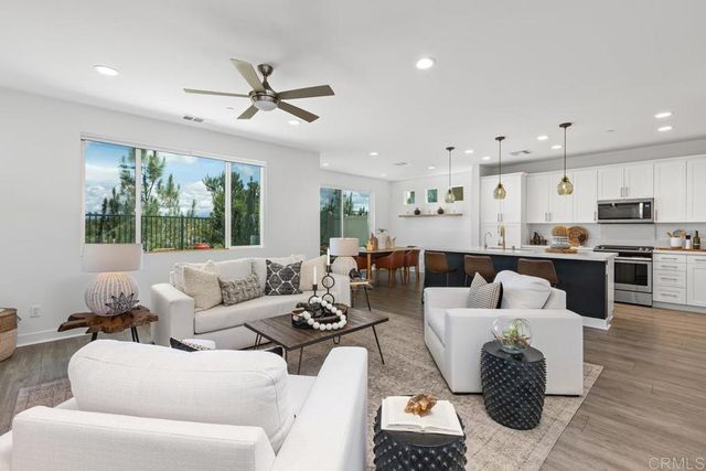 1194 Via Candelas, Oceanside, CA 92056