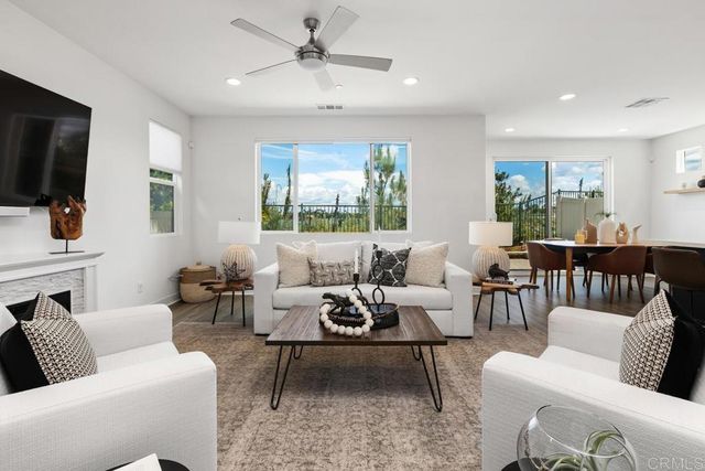 1194 Via Candelas, Oceanside, CA 92056