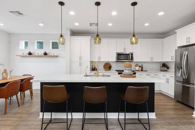 1194 Via Candelas, Oceanside, CA 92056