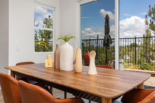 1194 Via Candelas, Oceanside, CA 92056