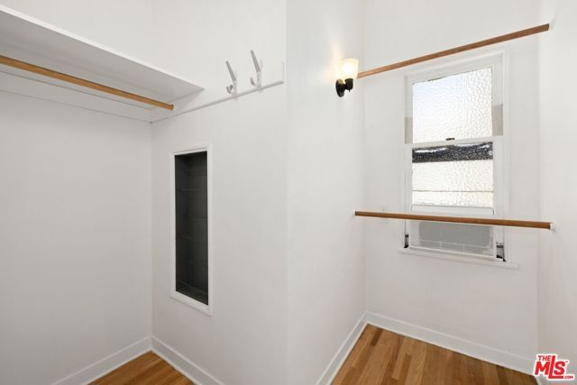 2011 N Beachwood Drive, Los Angeles, CA 90068