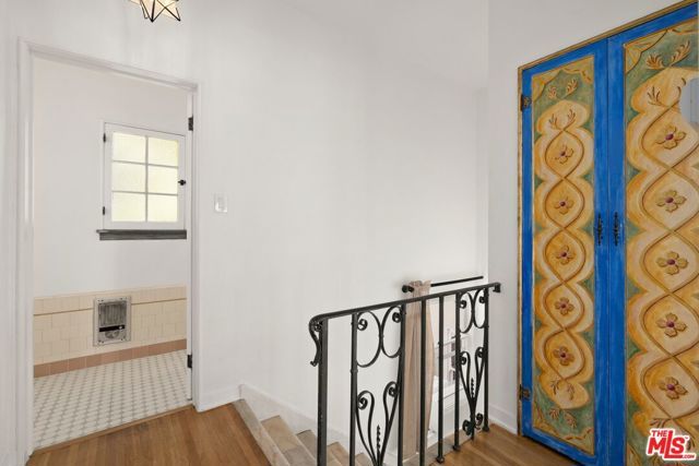 2011 N Beachwood Drive, Los Angeles, CA 90068