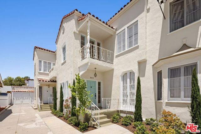 2011 N Beachwood Drive, Los Angeles, CA 90068