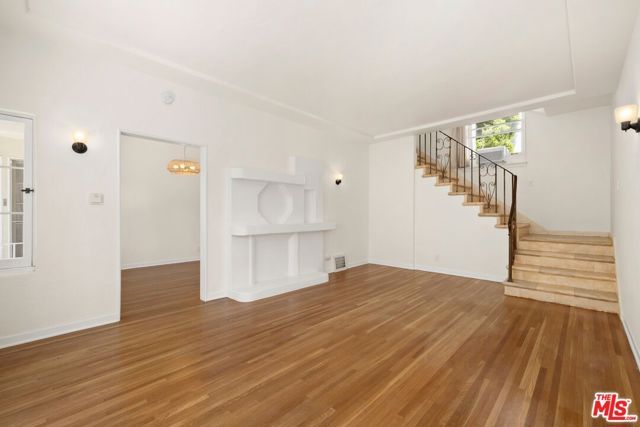 2011 N Beachwood Drive, Los Angeles, CA 90068