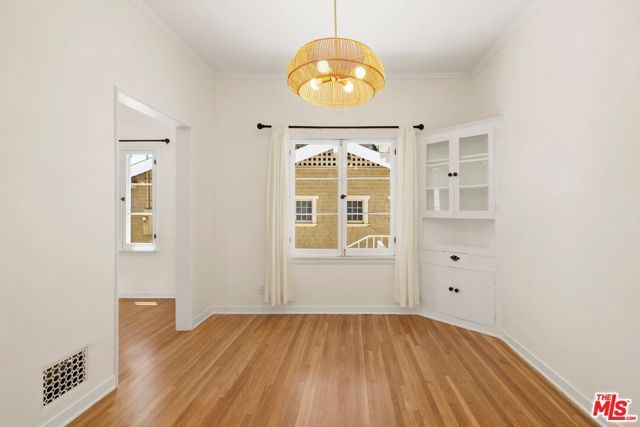 2011 N Beachwood Drive, Los Angeles, CA 90068
