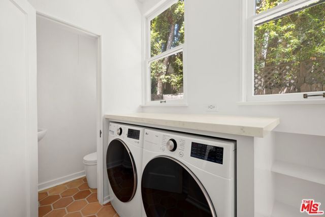 2011 N Beachwood Drive, Los Angeles, CA 90068