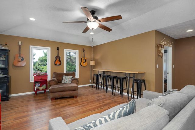 970 E State Highway Ww, Springfield, MO 65803