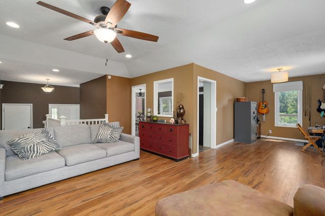 970 E State Highway Ww, Springfield, MO 65803