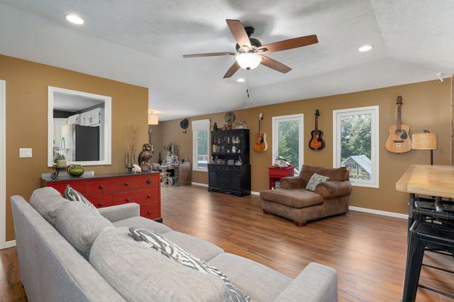 970 E State Highway Ww, Springfield, MO 65803