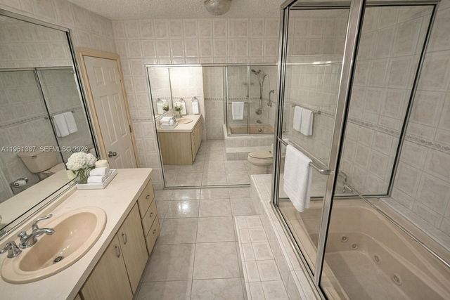 3241 NW 40th St, Lauderdale Lakes, FL 33309