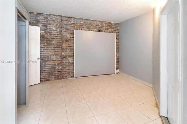 3241 NW 40th St, Lauderdale Lakes, FL 33309