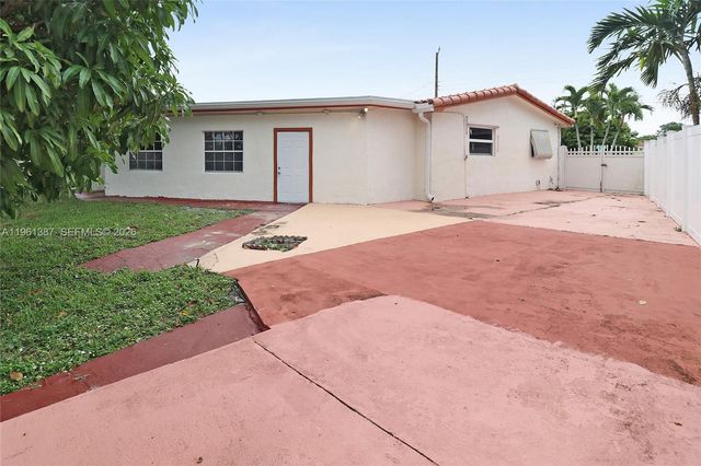 3241 NW 40th St, Lauderdale Lakes, FL 33309