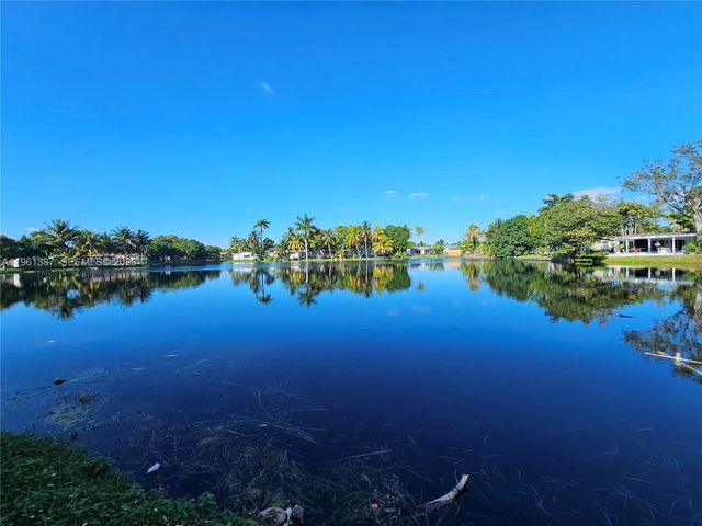 3241 NW 40th St, Lauderdale Lakes, FL 33309