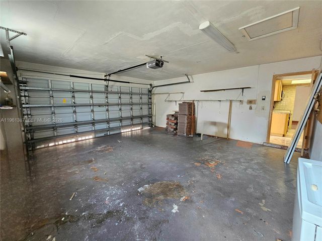 3241 NW 40th St, Lauderdale Lakes, FL 33309