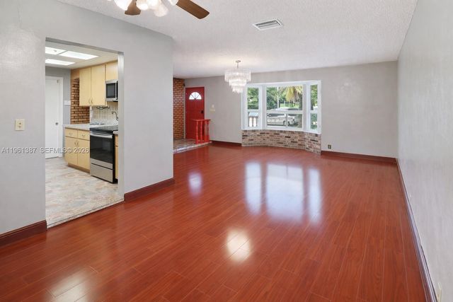 3241 NW 40th St, Lauderdale Lakes, FL 33309