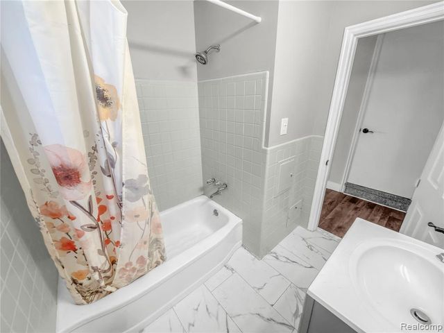 6395 Stahelin Avenue, Detroit, MI 48228