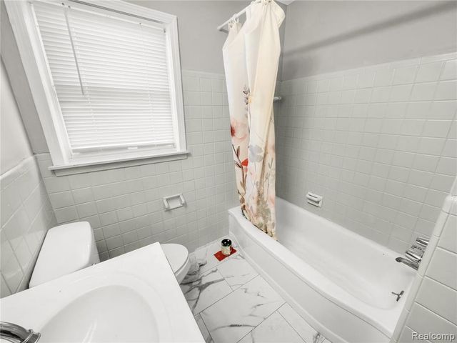 6395 Stahelin Avenue, Detroit, MI 48228