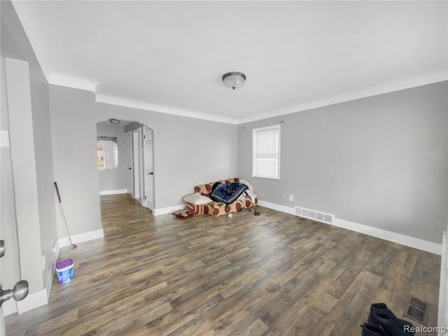 6395 Stahelin Avenue, Detroit, MI 48228