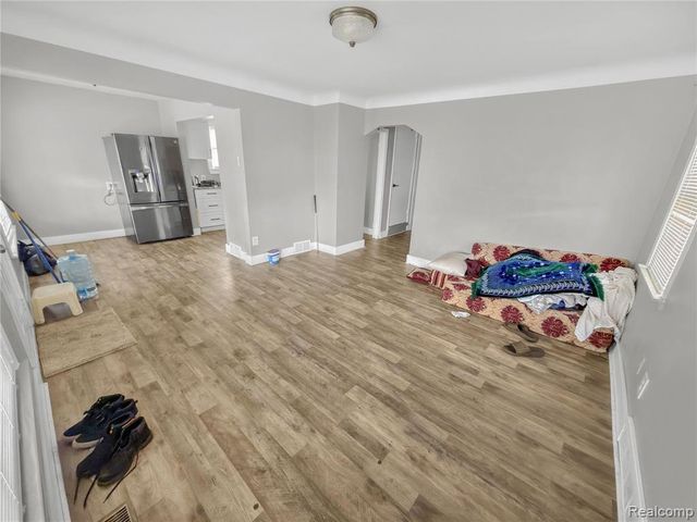 6395 Stahelin Avenue, Detroit, MI 48228