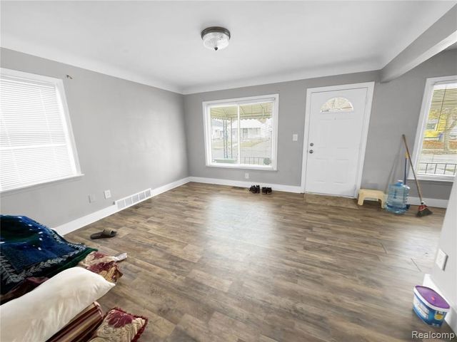 6395 Stahelin Avenue, Detroit, MI 48228