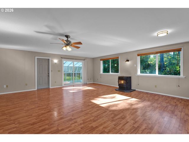 1250 34TH Pl, Florence, OR 97439