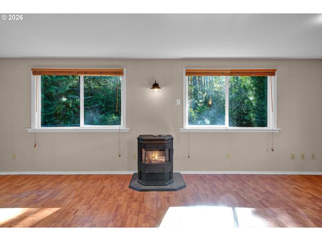 1250 34TH Pl, Florence, OR 97439