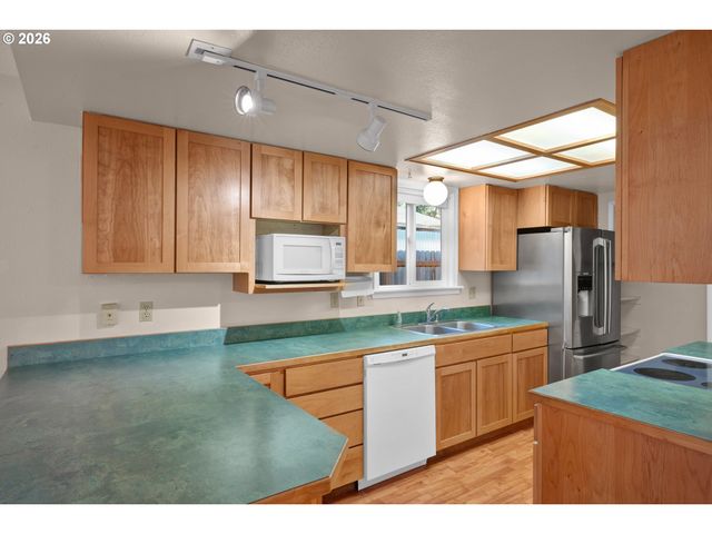 1250 34TH Pl, Florence, OR 97439