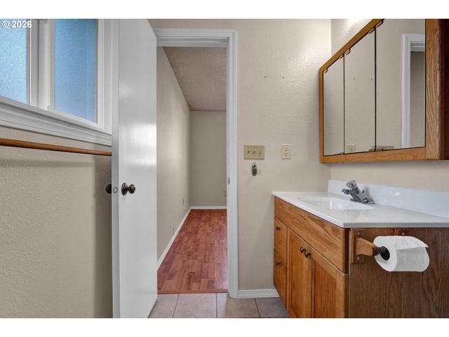 1250 34TH Pl, Florence, OR 97439