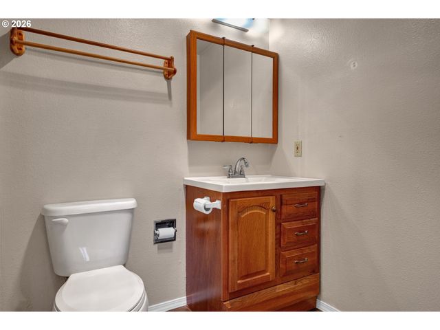 1250 34TH Pl, Florence, OR 97439