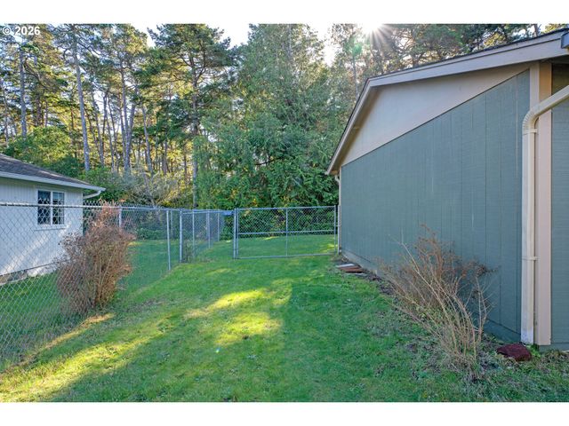 1250 34TH Pl, Florence, OR 97439