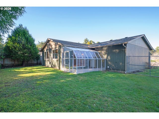 1250 34TH Pl, Florence, OR 97439
