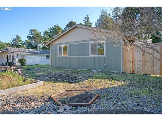 1250 34TH Pl, Florence, OR 97439
