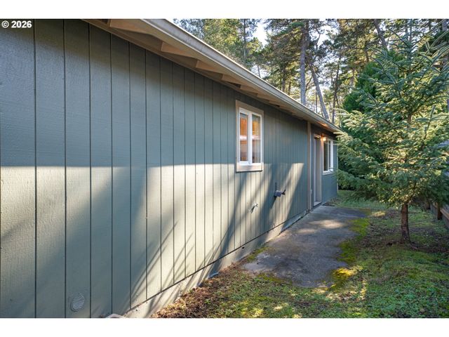1250 34TH Pl, Florence, OR 97439
