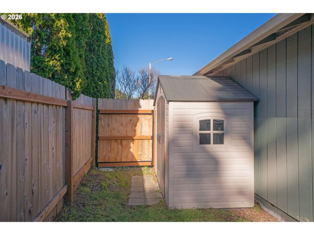 1250 34TH Pl, Florence, OR 97439