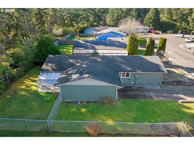 1250 34TH Pl, Florence, OR 97439