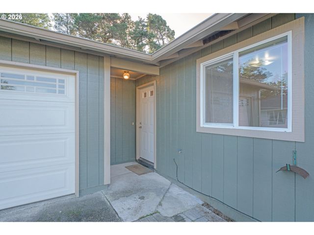 1250 34TH Pl, Florence, OR 97439