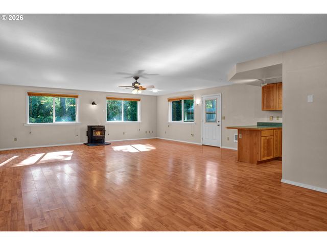 1250 34TH Pl, Florence, OR 97439