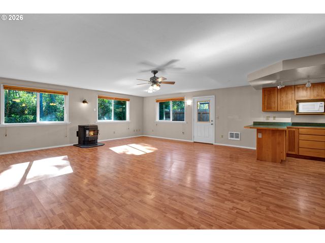 1250 34TH Pl, Florence, OR 97439