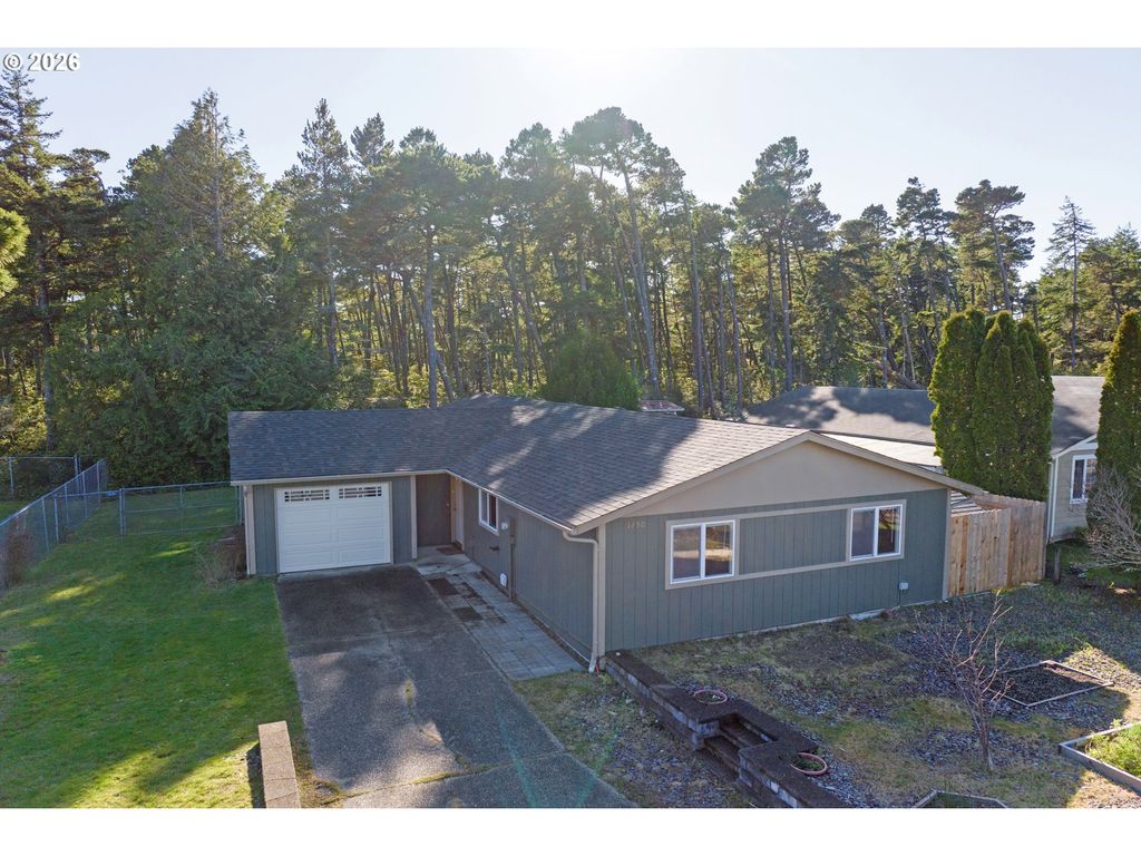 1250 34TH Pl, Florence, OR 97439