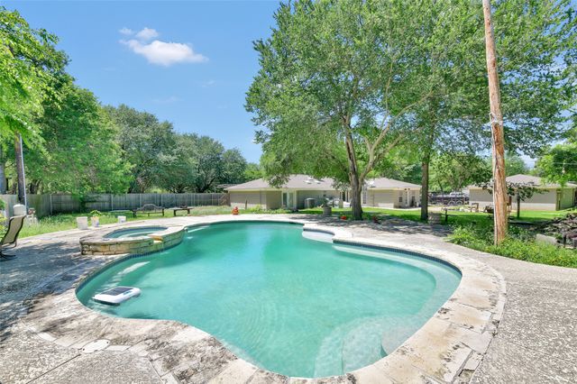 5313 Hidden Oaks Lane, Arlington, TX 76017