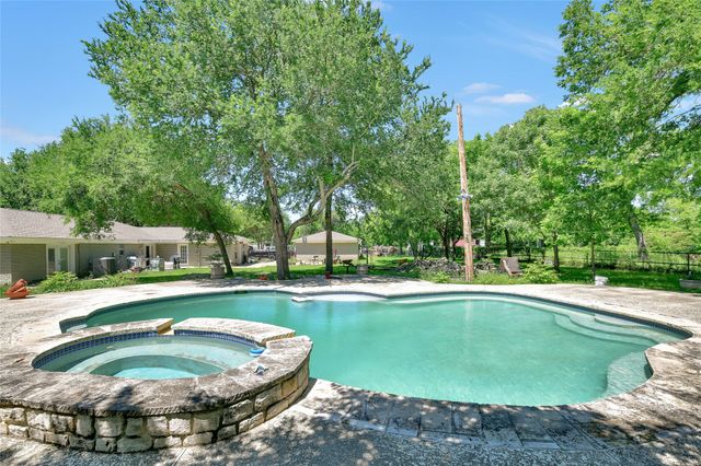 5313 Hidden Oaks Lane, Arlington, TX 76017