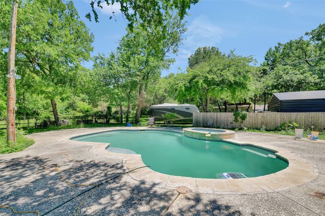 5313 Hidden Oaks Lane, Arlington, TX 76017
