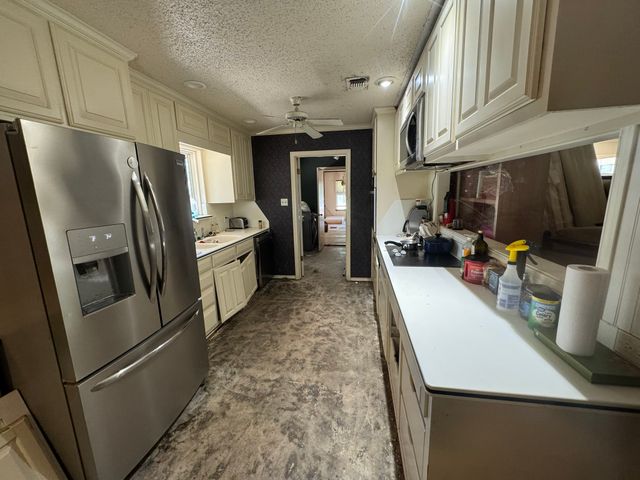 5313 Hidden Oaks Lane, Arlington, TX 76017