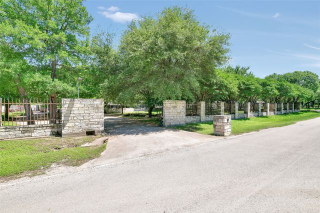 5313 Hidden Oaks Lane, Arlington, TX 76017