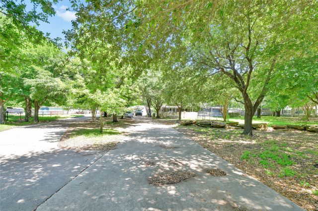5313 Hidden Oaks Lane, Arlington, TX 76017