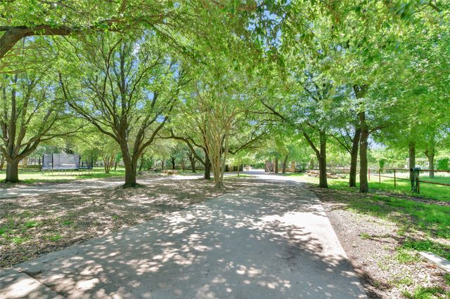 5313 Hidden Oaks Lane, Arlington, TX 76017