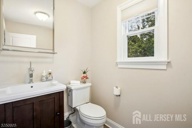 6 Short Hills Lane, Scotch Plains, NJ 07076