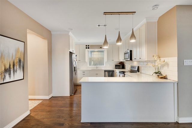 828 Elsbeth Street, Dallas, TX 75208