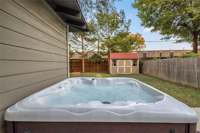 828 Elsbeth Street, Dallas, TX 75208