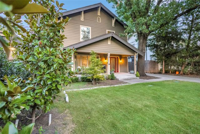 828 Elsbeth Street, Dallas, TX 75208